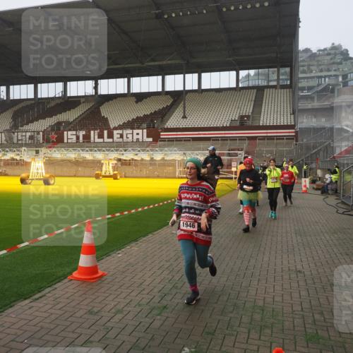 07.12.2025 - St. Pauli X-Mass-Run No. 15 Fabian Wolf http://msf.ph/oto/9371311 07.12.2025 10:06:26 Ziel 34, 187, 562, 893, 1119, 1369, 1479, 1480, 1832, 1937, 1946, 3213, 3232, 3534, 3535, 3536, 3537, 4459, 4657, 4665, 4670, 4672, 4676, 4677, 4736, 4739 meine-sportfotos.de