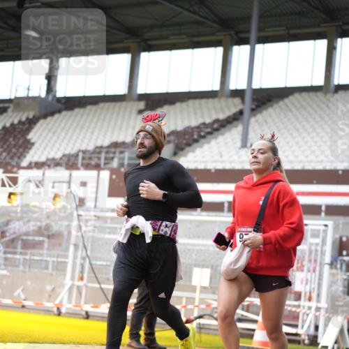 07.12.2025 - St. Pauli X-Mass-Run No. 15 Patografie http://msf.ph/oto/9371314 07.12.2025 11:42:28 Ziel 976, 1288, 4600, 4606 meine-sportfotos.de