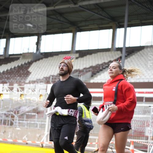 07.12.2025 - St. Pauli X-Mass-Run No. 15 Patografie http://msf.ph/oto/9371316 07.12.2025 11:42:28 Ziel 976, 1288, 4600, 4606 meine-sportfotos.de