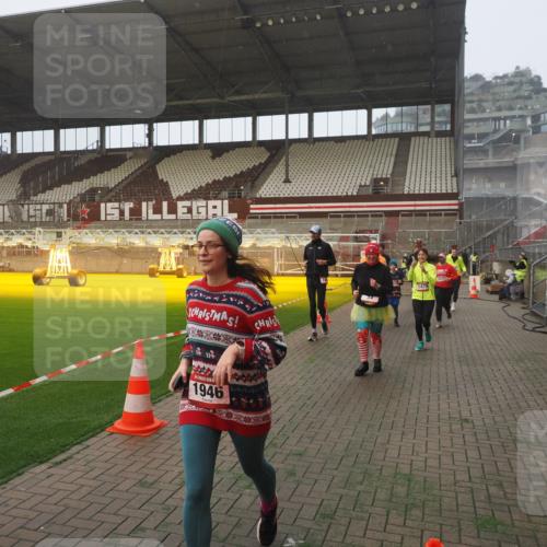 07.12.2025 - St. Pauli X-Mass-Run No. 15 Fabian Wolf http://msf.ph/oto/9371317 07.12.2025 10:06:27 Ziel 34, 187, 562, 893, 1119, 1369, 1479, 1480, 1832, 1937, 1946, 3213, 3232, 3534, 3535, 3536, 3537, 4459, 4657, 4665, 4672, 4677, 4736, 4739 meine-sportfotos.de