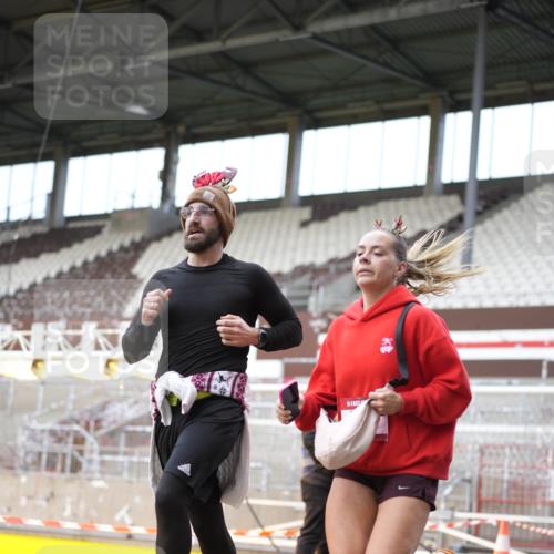 07.12.2025 - St. Pauli X-Mass-Run No. 15 Patografie http://msf.ph/oto/9371318 07.12.2025 11:42:28 Ziel 976, 1288, 4600, 4606 meine-sportfotos.de