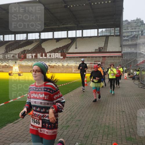 07.12.2025 - St. Pauli X-Mass-Run No. 15 Fabian Wolf http://msf.ph/oto/9371319 07.12.2025 10:06:27 Ziel 34, 187, 562, 893, 1119, 1369, 1479, 1480, 1832, 1937, 1946, 3213, 3232, 3534, 3535, 3536, 3537, 4459, 4657, 4665, 4672, 4677, 4736, 4739 meine-sportfotos.de