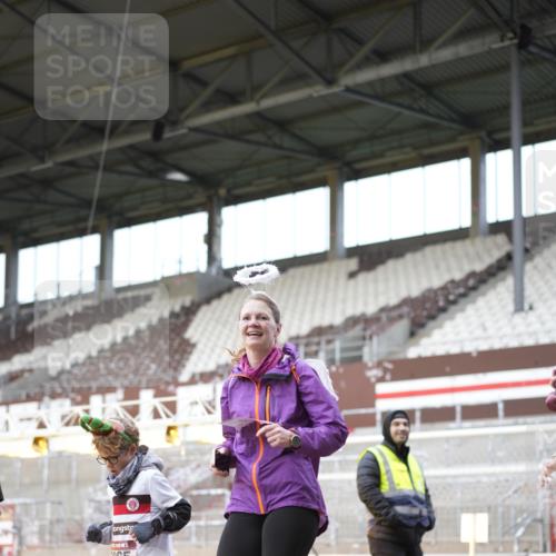 07.12.2025 - St. Pauli X-Mass-Run No. 15 Patografie http://msf.ph/oto/9371332 07.12.2025 11:42:39 Ziel 158, 172, 320, 323, 976, 3425, 3435, 3576, 3579, 3672, 3964, 3965 meine-sportfotos.de