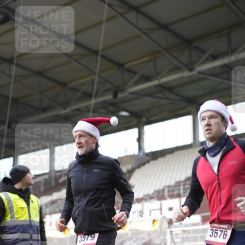 07.12.2025 - St. Pauli X-Mass-Run No. 15 Patografie http://msf.ph/oto/9371341 07.12.2025 11:42:44 Ziel 158, 172, 320, 323, 652, 1975, 3425, 3435, 3576, 3579, 3663, 3672, 3953, 3964, 3965 meine-sportfotos.de
