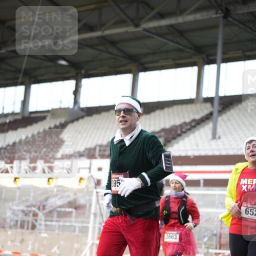 07.12.2025 - St. Pauli X-Mass-Run No. 15 Patografie http://msf.ph/oto/9371351 07.12.2025 11:42:48 Ziel 158, 172, 320, 323, 652, 1975, 3425, 3435, 3576, 3579, 3663, 3672, 3953, 3964, 3965 meine-sportfotos.de