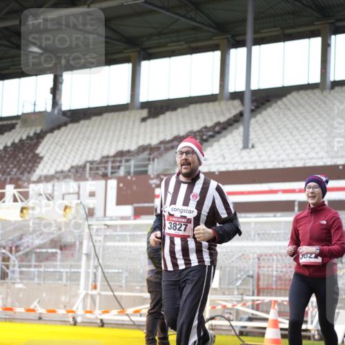 07.12.2025 - St. Pauli X-Mass-Run No. 15 Patografie http://msf.ph/oto/9371376 07.12.2025 11:43:07 Ziel 1, 2230, 2669, 3621, 3622, 3623, 3625, 3676, 3827, 4604, 4817, 4828, 4842, 5001, 5002 meine-sportfotos.de