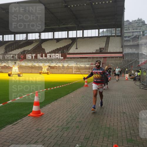 07.12.2025 - St. Pauli X-Mass-Run No. 15 Fabian Wolf http://msf.ph/oto/9371381 07.12.2025 10:06:33 Ziel 34, 150, 187, 562, 1369, 1479, 1480, 1832, 1946, 3213, 3232, 3534, 3535, 3536, 3537, 3970, 3971, 4459 meine-sportfotos.de