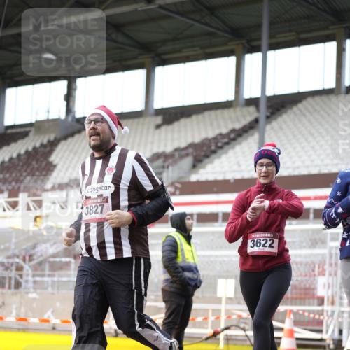 07.12.2025 - St. Pauli X-Mass-Run No. 15 Patografie http://msf.ph/oto/9371382 07.12.2025 11:43:07 Ziel 1, 2230, 2669, 3621, 3622, 3623, 3625, 3676, 3827, 4604, 4817, 4828, 4842, 5001, 5002 meine-sportfotos.de