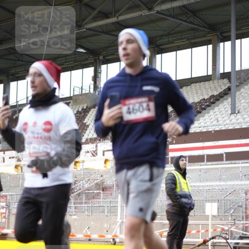 07.12.2025 - St. Pauli X-Mass-Run No. 15 Patografie http://msf.ph/oto/9371393 07.12.2025 11:43:10 Ziel 1, 2230, 2669, 3621, 3622, 3623, 3625, 3676, 3827, 4604, 4817, 4828, 4842, 5001, 5002 meine-sportfotos.de