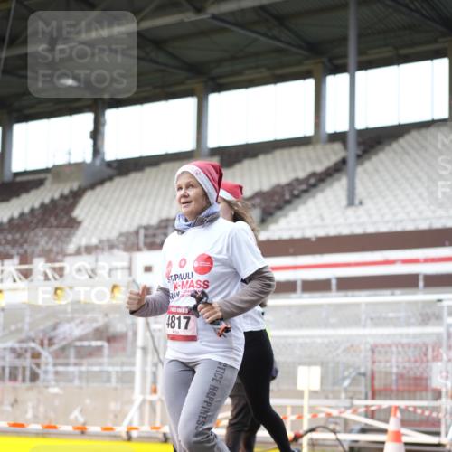 07.12.2025 - St. Pauli X-Mass-Run No. 15 Patografie http://msf.ph/oto/9371395 07.12.2025 11:43:11 Ziel 1, 2230, 2669, 3621, 3622, 3623, 3625, 3676, 3827, 4604, 4817, 4828, 4842, 5001, 5002 meine-sportfotos.de