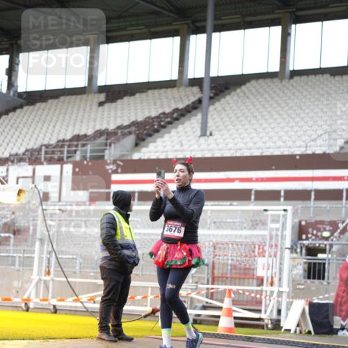 07.12.2025 - St. Pauli X-Mass-Run No. 15 Patografie http://msf.ph/oto/9371401 07.12.2025 11:43:13 Ziel 1, 2230, 2669, 3621, 3622, 3623, 3625, 3654, 3676, 3827, 4604, 4817, 4828, 4842, 5001, 5002 meine-sportfotos.de