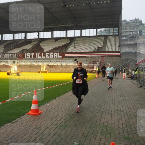 07.12.2025 - St. Pauli X-Mass-Run No. 15 Fabian Wolf http://msf.ph/oto/9371406 07.12.2025 10:06:36 Ziel 34, 150, 562, 1369, 1479, 1480, 1946, 3213, 3232, 3330, 3333, 3534, 3535, 3536, 3537, 3970, 3971, 4459 meine-sportfotos.de
