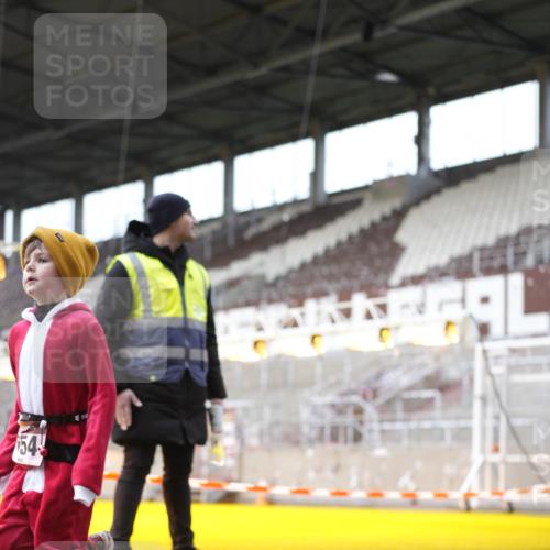 07.12.2025 - St. Pauli X-Mass-Run No. 15 Patografie http://msf.ph/oto/9371409 07.12.2025 11:43:17 Ziel 1, 2206, 2208, 2669, 3423, 3434, 3621, 3622, 3623, 3625, 3654, 3676, 3827, 4604, 4817, 4828, 4842, 5001, 5002 meine-sportfotos.de