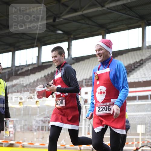07.12.2025 - St. Pauli X-Mass-Run No. 15 Patografie http://msf.ph/oto/9371411 07.12.2025 11:43:19 Ziel 1, 2206, 2208, 3423, 3434, 3621, 3622, 3623, 3625, 3654, 3676, 3827, 3917, 4604, 4817, 4828, 4842, 5001, 5002 meine-sportfotos.de