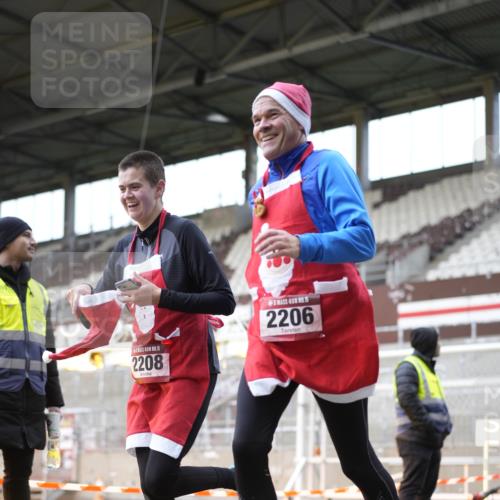 07.12.2025 - St. Pauli X-Mass-Run No. 15 Patografie http://msf.ph/oto/9371413 07.12.2025 11:43:19 Ziel 1, 2206, 2208, 3423, 3434, 3621, 3622, 3623, 3625, 3654, 3676, 3827, 3917, 4604, 4817, 4828, 4842, 5001, 5002 meine-sportfotos.de