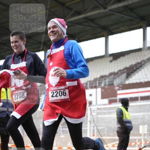 07.12.2025 - St. Pauli X-Mass-Run No. 15 Patografie http://msf.ph/oto/9371415 07.12.2025 11:43:19 Ziel 1, 2206, 2208, 3423, 3434, 3621, 3622, 3623, 3625, 3654, 3676, 3827, 3917, 4604, 4817, 4828, 4842, 5001, 5002 meine-sportfotos.de