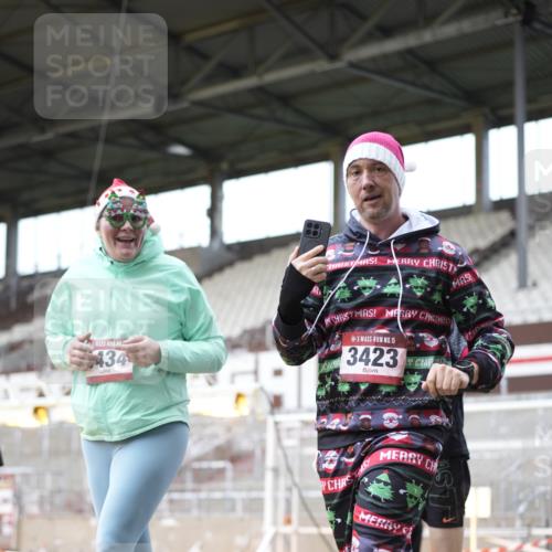 07.12.2025 - St. Pauli X-Mass-Run No. 15 Patografie http://msf.ph/oto/9371417 07.12.2025 11:43:21 Ziel 2206, 2208, 3423, 3434, 3621, 3622, 3623, 3654, 3676, 3827, 3917, 4604, 4817, 4828, 4842 meine-sportfotos.de