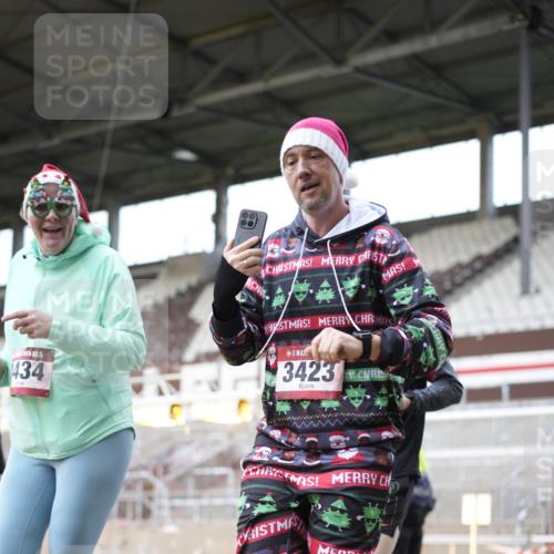 07.12.2025 - St. Pauli X-Mass-Run No. 15 Patografie http://msf.ph/oto/9371419 07.12.2025 11:43:21 Ziel 2206, 2208, 3423, 3434, 3621, 3622, 3623, 3654, 3676, 3827, 3917, 4604, 4817, 4828, 4842 meine-sportfotos.de