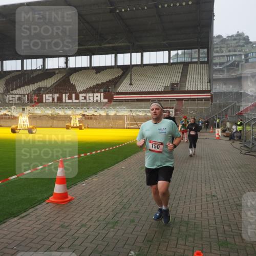 07.12.2025 - St. Pauli X-Mass-Run No. 15 Fabian Wolf http://msf.ph/oto/9371425 07.12.2025 10:06:38 Ziel 34, 150, 562, 1369, 1479, 1480, 1946, 3213, 3232, 3330, 3333, 3534, 3535, 3536, 3537, 3970, 3971, 4459 meine-sportfotos.de