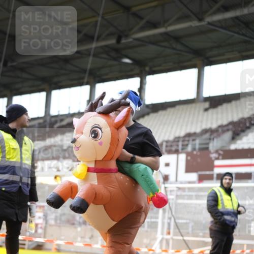 07.12.2025 - St. Pauli X-Mass-Run No. 15 Patografie http://msf.ph/oto/9371430 07.12.2025 11:43:32 Ziel 364, 1713, 2206, 2208, 2971, 3423, 3434, 3447, 3654, 3917, 4603 meine-sportfotos.de