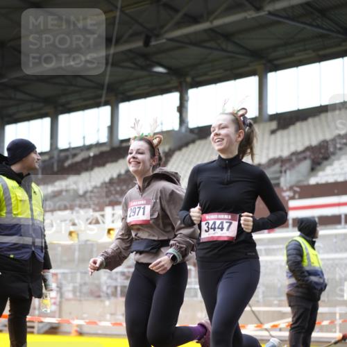 07.12.2025 - St. Pauli X-Mass-Run No. 15 Patografie http://msf.ph/oto/9371436 07.12.2025 11:43:37 Ziel 71, 364, 1713, 2084, 2971, 3447, 3465, 3466, 3467, 3917, 4603 meine-sportfotos.de