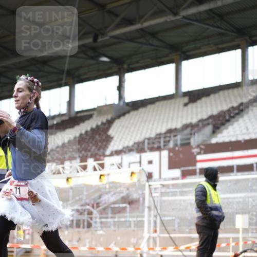 07.12.2025 - St. Pauli X-Mass-Run No. 15 Patografie http://msf.ph/oto/9371444 07.12.2025 11:43:39 Ziel 71, 364, 1713, 2084, 2586, 2600, 2971, 3403, 3404, 3447, 3465, 3466, 3467, 3769, 4603 meine-sportfotos.de