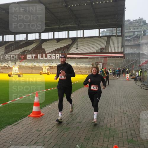 07.12.2025 - St. Pauli X-Mass-Run No. 15 Fabian Wolf http://msf.ph/oto/9371445 07.12.2025 10:06:41 Ziel 150, 562, 2129, 3213, 3232, 3330, 3333, 3534, 3535, 3536, 3537, 3970, 3971, 4459, 4735, 4738 meine-sportfotos.de