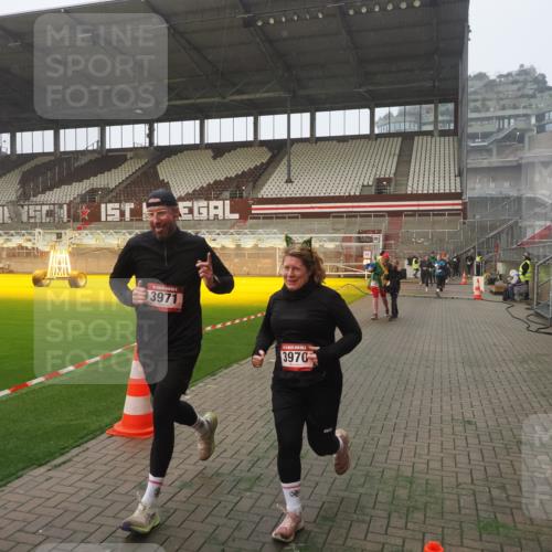 07.12.2025 - St. Pauli X-Mass-Run No. 15 Fabian Wolf http://msf.ph/oto/9371449 07.12.2025 10:06:41 Ziel 150, 562, 2129, 3213, 3232, 3330, 3333, 3534, 3535, 3536, 3537, 3970, 3971, 4459, 4735, 4738 meine-sportfotos.de