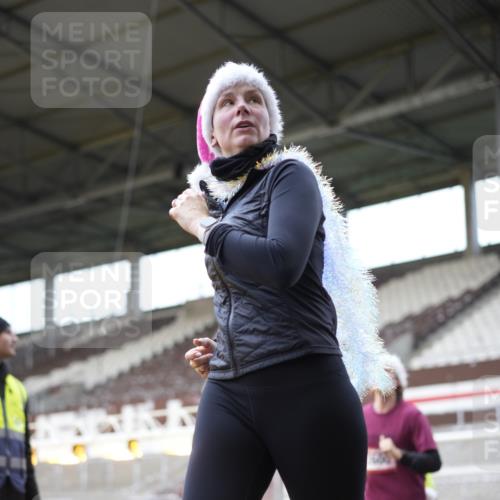 07.12.2025 - St. Pauli X-Mass-Run No. 15 Patografie http://msf.ph/oto/9371455 07.12.2025 11:43:44 Ziel 71, 1949, 1950, 2084, 2116, 2586, 2600, 2971, 3403, 3404, 3447, 3453, 3465, 3466, 3467, 3733, 3735, 3769, 3882, 3884, 4603 meine-sportfotos.de