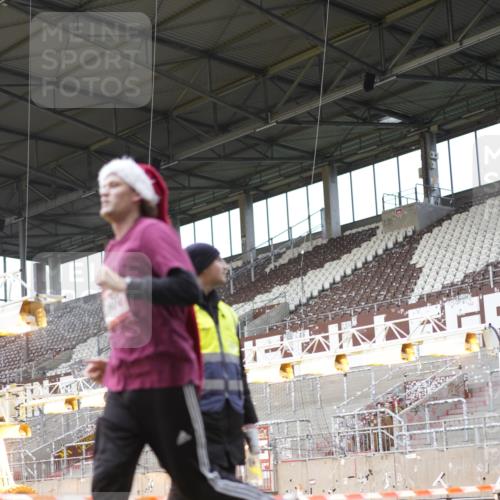 07.12.2025 - St. Pauli X-Mass-Run No. 15 Patografie http://msf.ph/oto/9371459 07.12.2025 11:43:45 Ziel 71, 1949, 1950, 2084, 2116, 2441, 2586, 2600, 2971, 3403, 3404, 3447, 3453, 3465, 3466, 3467, 3733, 3735, 3769, 3882, 3884, 4603 meine-sportfotos.de