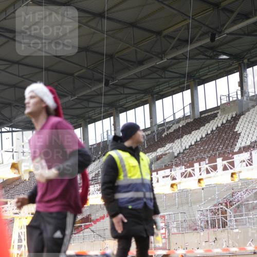 07.12.2025 - St. Pauli X-Mass-Run No. 15 Patografie http://msf.ph/oto/9371462 07.12.2025 11:43:45 Ziel 71, 1949, 1950, 2084, 2116, 2441, 2586, 2600, 2971, 3403, 3404, 3447, 3453, 3465, 3466, 3467, 3733, 3735, 3769, 3882, 3884, 4603 meine-sportfotos.de