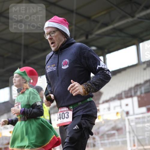 07.12.2025 - St. Pauli X-Mass-Run No. 15 Patografie http://msf.ph/oto/9371463 07.12.2025 11:43:46 Ziel 71, 1949, 1950, 2084, 2116, 2441, 2586, 2600, 2971, 3403, 3404, 3447, 3453, 3465, 3466, 3467, 3733, 3735, 3769, 3882, 3884, 4603 meine-sportfotos.de