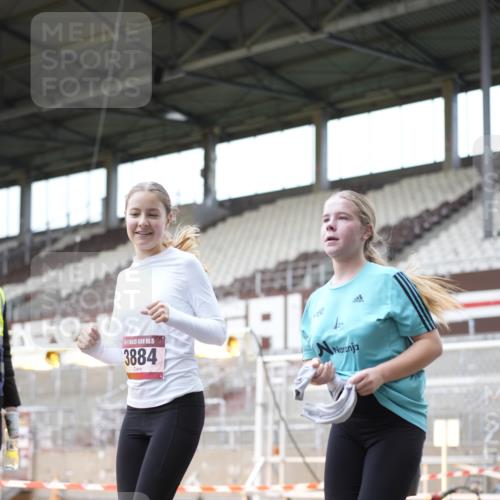 07.12.2025 - St. Pauli X-Mass-Run No. 15 Patografie http://msf.ph/oto/9371475 07.12.2025 11:43:49 Ziel 71, 1949, 1950, 2084, 2116, 2441, 2586, 2600, 2971, 3403, 3404, 3447, 3453, 3465, 3466, 3467, 3733, 3735, 3769, 3882, 3884 meine-sportfotos.de