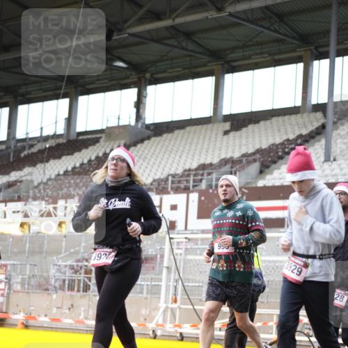 07.12.2025 - St. Pauli X-Mass-Run No. 15 Patografie http://msf.ph/oto/9371484 07.12.2025 11:43:56 Ziel 999, 1949, 1950, 2084, 2116, 2434, 2441, 2586, 2600, 3403, 3404, 3453, 3465, 3466, 3467, 3733, 3735, 3769, 3882, 3884, 3927, 3928, 3929 meine-sportfotos.de