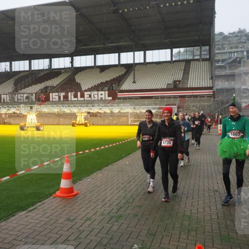 07.12.2025 - St. Pauli X-Mass-Run No. 15 Fabian Wolf http://msf.ph/oto/9371485 07.12.2025 10:06:51 Ziel 150, 217, 366, 867, 972, 975, 1007, 1103, 1505, 1735, 1736, 2129, 3189, 3330, 3333, 3970, 3971, 4735, 4738 meine-sportfotos.de