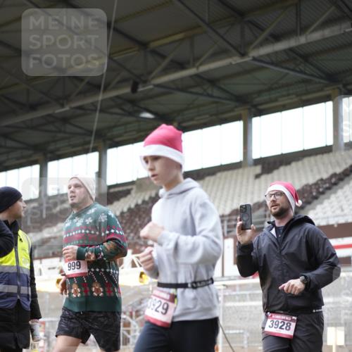 07.12.2025 - St. Pauli X-Mass-Run No. 15 Patografie http://msf.ph/oto/9371488 07.12.2025 11:43:57 Ziel 999, 1949, 1950, 2116, 2434, 2441, 2586, 2600, 3403, 3404, 3453, 3465, 3466, 3467, 3733, 3735, 3769, 3882, 3884, 3927, 3928, 3929 meine-sportfotos.de