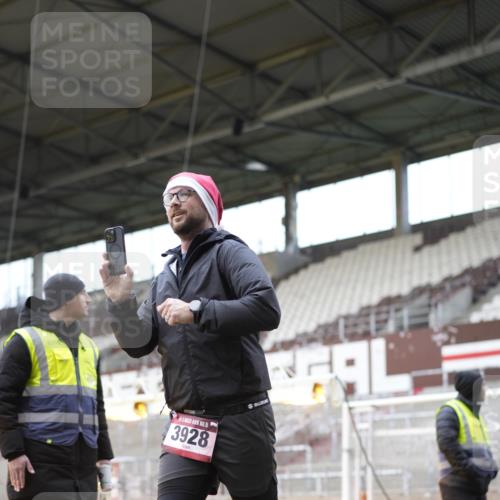 07.12.2025 - St. Pauli X-Mass-Run No. 15 Patografie http://msf.ph/oto/9371490 07.12.2025 11:43:58 Ziel 999, 1949, 1950, 2116, 2434, 2441, 2586, 2600, 3403, 3404, 3453, 3733, 3735, 3769, 3882, 3884, 3919, 3927, 3928, 3929 meine-sportfotos.de