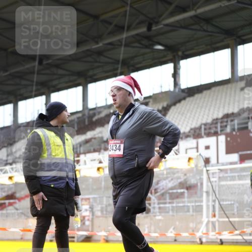 07.12.2025 - St. Pauli X-Mass-Run No. 15 Patografie http://msf.ph/oto/9371492 07.12.2025 11:44:01 Ziel 999, 1949, 1950, 2434, 2441, 3733, 3735, 3882, 3884, 3919, 3927, 3928, 3929 meine-sportfotos.de