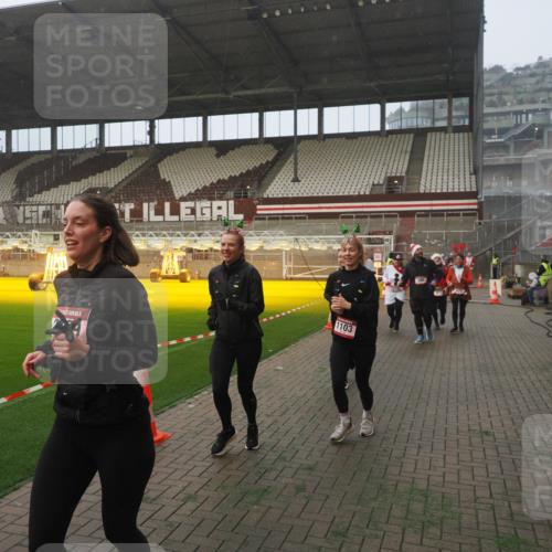 07.12.2025 - St. Pauli X-Mass-Run No. 15 Fabian Wolf http://msf.ph/oto/9371510 07.12.2025 10:06:55 Ziel 217, 366, 867, 972, 975, 1007, 1103, 1505, 1735, 1736, 2129, 3189, 3330, 3333, 4354, 4735, 4738 meine-sportfotos.de