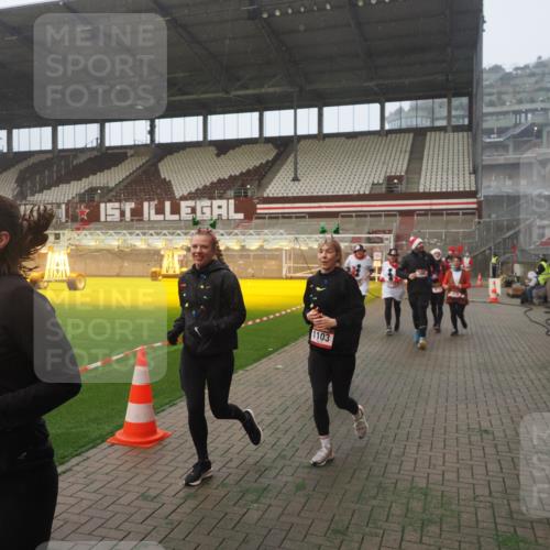 07.12.2025 - St. Pauli X-Mass-Run No. 15 Fabian Wolf http://msf.ph/oto/9371512 07.12.2025 10:06:55 Ziel 217, 366, 867, 972, 975, 1007, 1103, 1505, 1735, 1736, 2129, 3189, 3330, 3333, 4354, 4735, 4738 meine-sportfotos.de