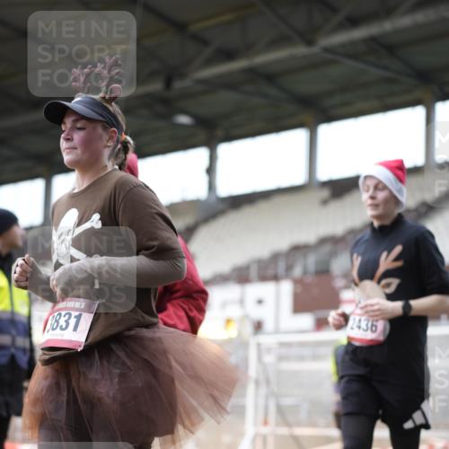 07.12.2025 - St. Pauli X-Mass-Run No. 15 Patografie http://msf.ph/oto/9371513 07.12.2025 11:44:11 Ziel 365, 999, 2434, 2436, 3086, 3829, 3830, 3831, 3845, 3919, 3928, 3929, 4003 meine-sportfotos.de