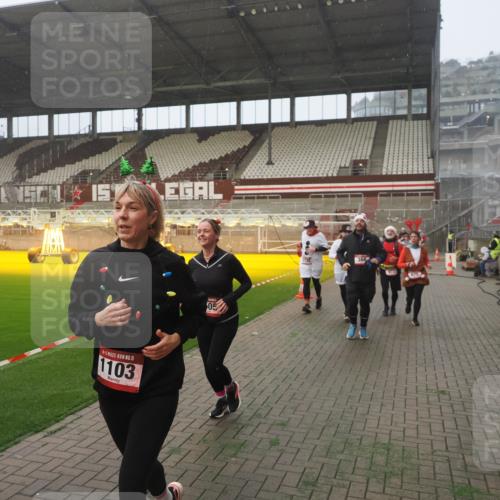 07.12.2025 - St. Pauli X-Mass-Run No. 15 Fabian Wolf http://msf.ph/oto/9371523 07.12.2025 10:06:56 Ziel 217, 366, 867, 972, 975, 1007, 1103, 1505, 1735, 1736, 2129, 3189, 3333, 4354, 4735, 4738 meine-sportfotos.de