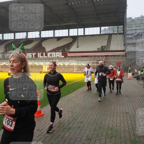 07.12.2025 - St. Pauli X-Mass-Run No. 15 Fabian Wolf http://msf.ph/oto/9371525 07.12.2025 10:06:57 Ziel 217, 366, 421, 792, 867, 972, 975, 1007, 1103, 1505, 1735, 1736, 2129, 3189, 4354, 4735, 4738 meine-sportfotos.de