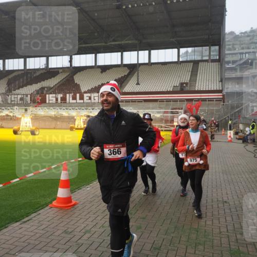 07.12.2025 - St. Pauli X-Mass-Run No. 15 Fabian Wolf http://msf.ph/oto/9371532 07.12.2025 10:06:58 Ziel 217, 366, 421, 792, 867, 972, 975, 1007, 1103, 1505, 1572, 1735, 1736, 2129, 3189, 4354, 4735, 4738 meine-sportfotos.de