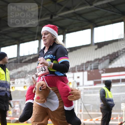 07.12.2025 - St. Pauli X-Mass-Run No. 15 Patografie http://msf.ph/oto/9371538 07.12.2025 11:44:25 Ziel 365, 1933, 1965, 2181, 2424, 2436, 3043, 3086, 3168, 3930, 4003 meine-sportfotos.de