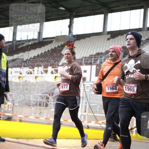 07.12.2025 - St. Pauli X-Mass-Run No. 15 Patografie http://msf.ph/oto/9371548 07.12.2025 11:44:31 Ziel 1933, 1965, 1968, 1972, 2181, 2424, 3043, 3168, 3930 meine-sportfotos.de