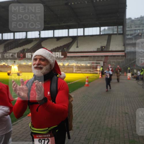 07.12.2025 - St. Pauli X-Mass-Run No. 15 Fabian Wolf http://msf.ph/oto/9371554 07.12.2025 10:07:00 Ziel 217, 366, 421, 792, 867, 972, 975, 1007, 1103, 1505, 1572, 1735, 1736, 2129, 3189, 3945, 4354, 4735, 4738 meine-sportfotos.de