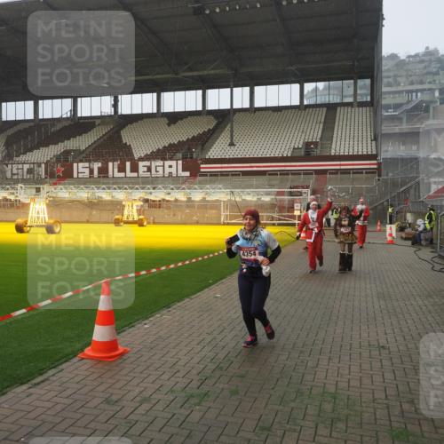 07.12.2025 - St. Pauli X-Mass-Run No. 15 Fabian Wolf http://msf.ph/oto/9371556 07.12.2025 10:07:03 Ziel 217, 366, 421, 792, 867, 972, 975, 1103, 1505, 1572, 1735, 1736, 3189, 3414, 3945, 4354 meine-sportfotos.de