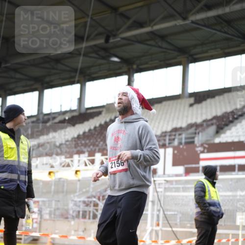 07.12.2025 - St. Pauli X-Mass-Run No. 15 Patografie http://msf.ph/oto/9371567 07.12.2025 11:44:41 Ziel 1281, 1938, 1965, 1968, 1972, 2122, 2156, 2181, 2263, 2644, 3605, 3930 meine-sportfotos.de