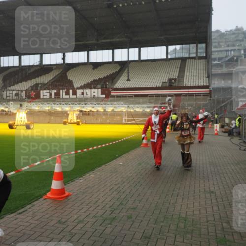 07.12.2025 - St. Pauli X-Mass-Run No. 15 Fabian Wolf http://msf.ph/oto/9371572 07.12.2025 10:07:04 Ziel 217, 366, 421, 792, 867, 972, 975, 1103, 1505, 1572, 1735, 1736, 3189, 3414, 3945, 4354 meine-sportfotos.de